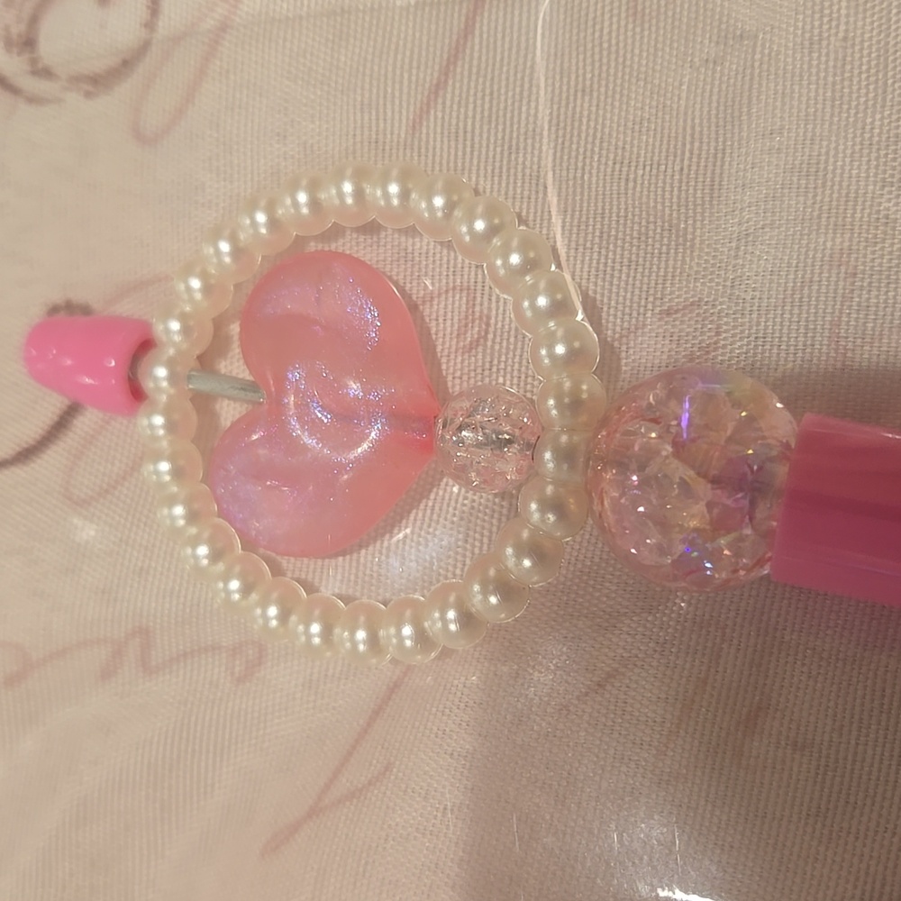 Pink Pen with Pearl Heart Topper.Includes Extra Ink